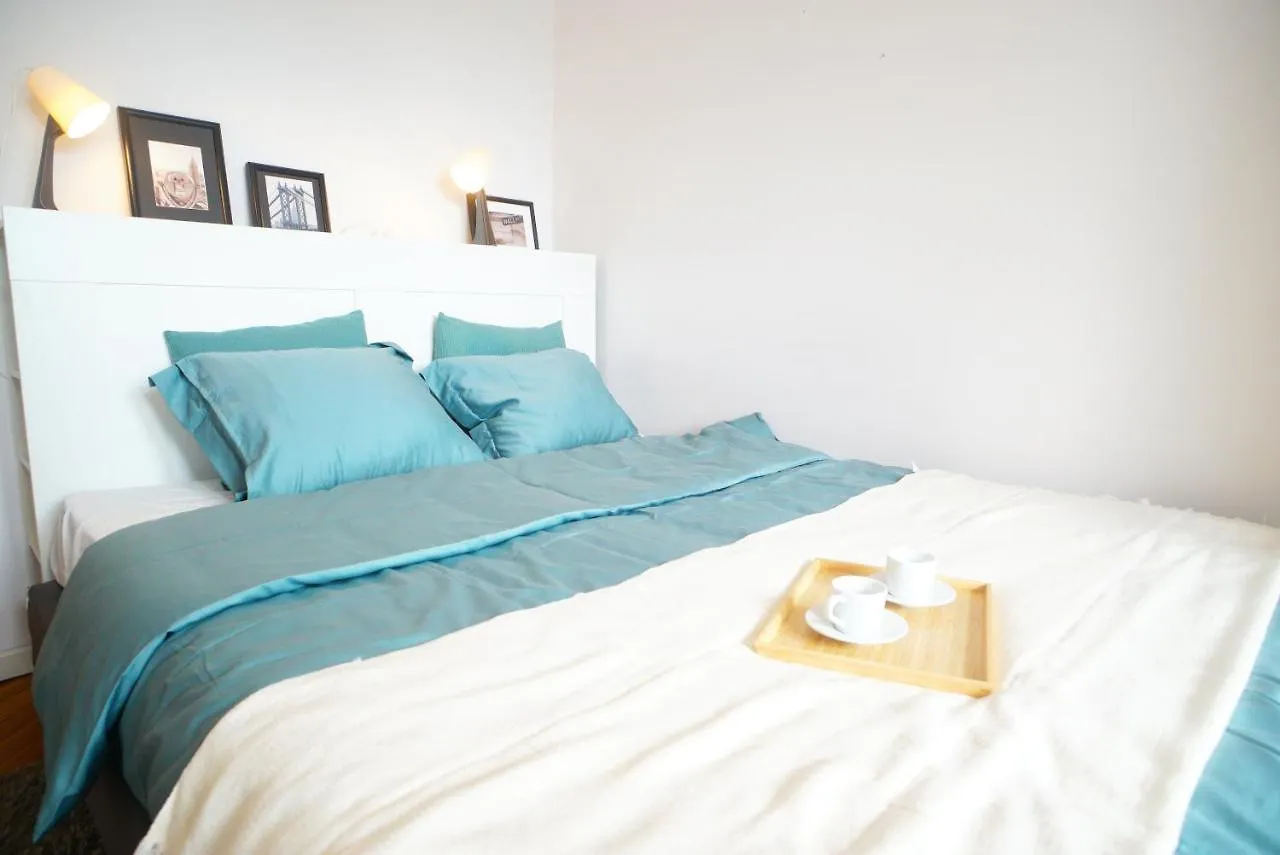 הקונטקטים של Apartment With Park And National Stadion View Private Free Parking